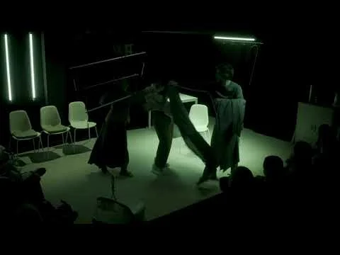 Fotograma del vídeo «Tráiler»