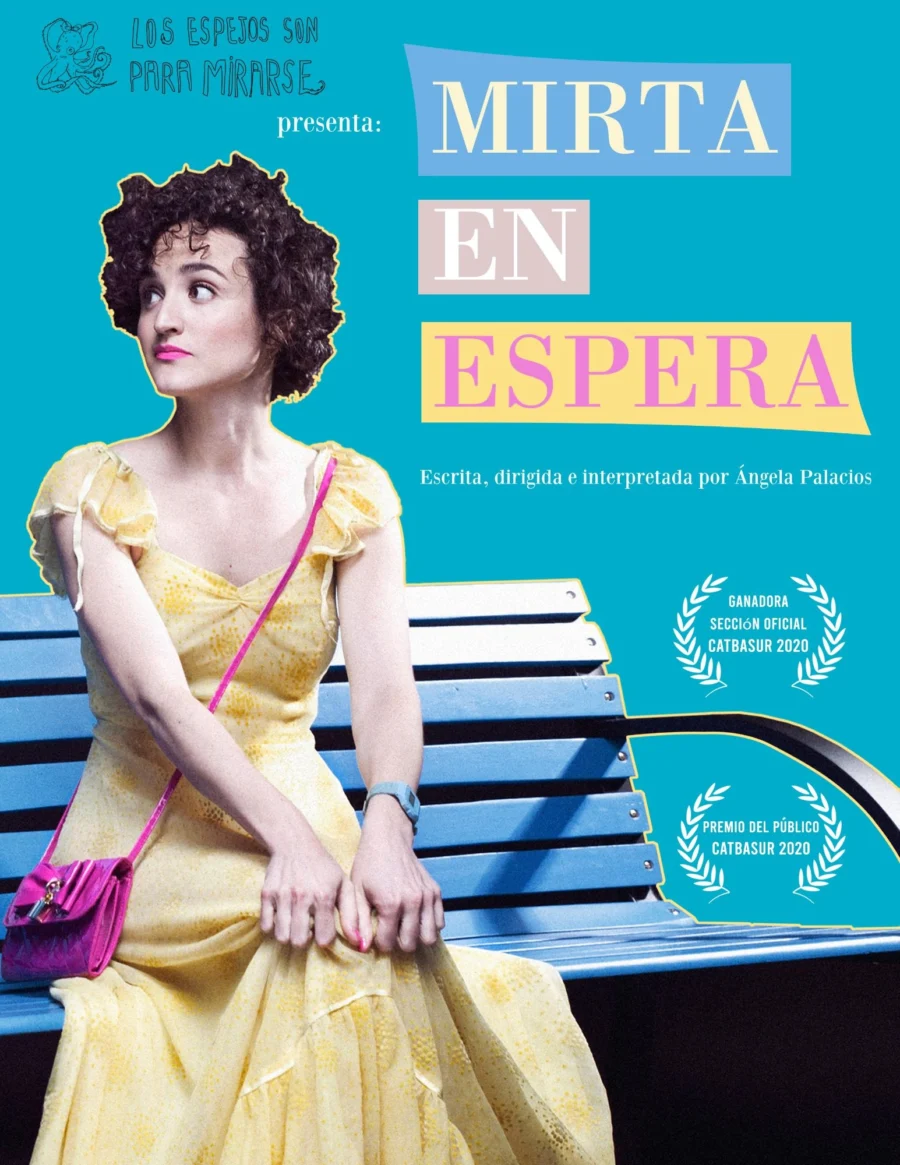 Cartel con una mujer de vestido amarillo sentada en un banco azul, mirando de reojo, sobre fondo turquesa.