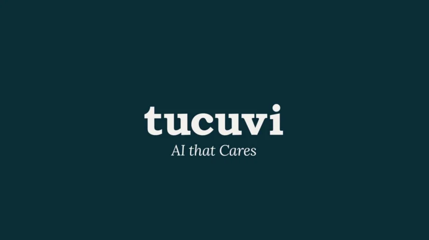 Logotipo de Tucuvi, AI that Cares, en blanco sobre fondo azul petróleo.